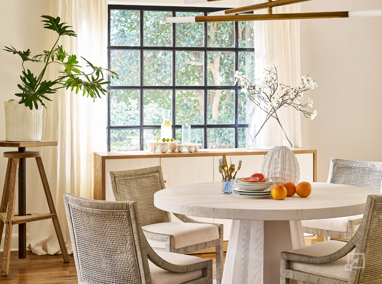 MacKinaw Round Dining Table